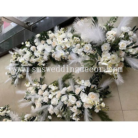 green and white wedding table flowers(001)