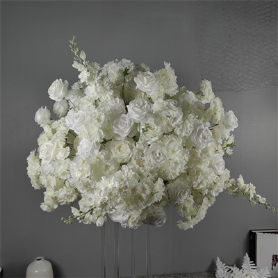 Weiße florale Mittelstücke