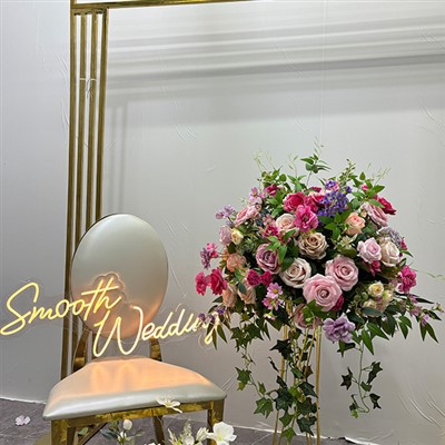 Künstliche Blumen für den Esstisch