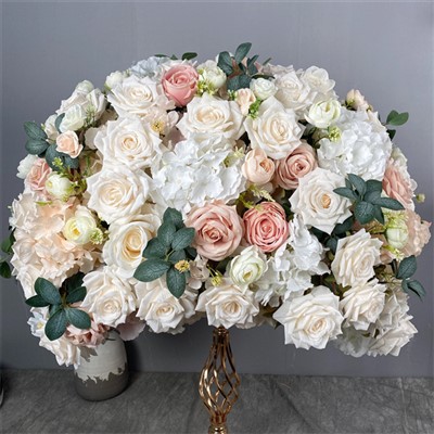 Große florale Mittelstücke