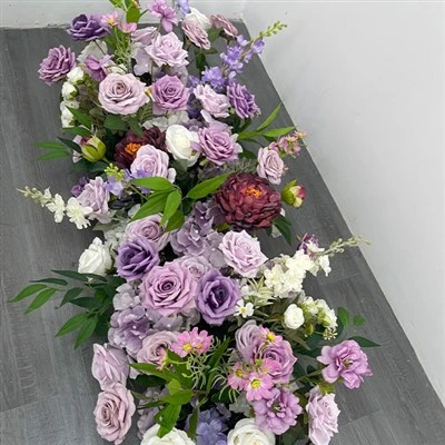 Lila Blumenarrangement